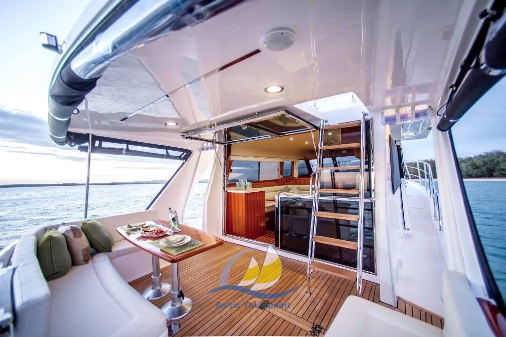 integrity motor yachts Integrity 380 fly