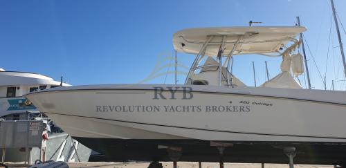 Boston whaler outrage 320