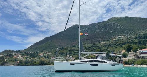 Bavaria yachts bavaria 42 vision