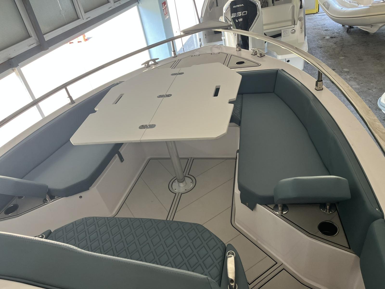 honda marine H28 day cruiser