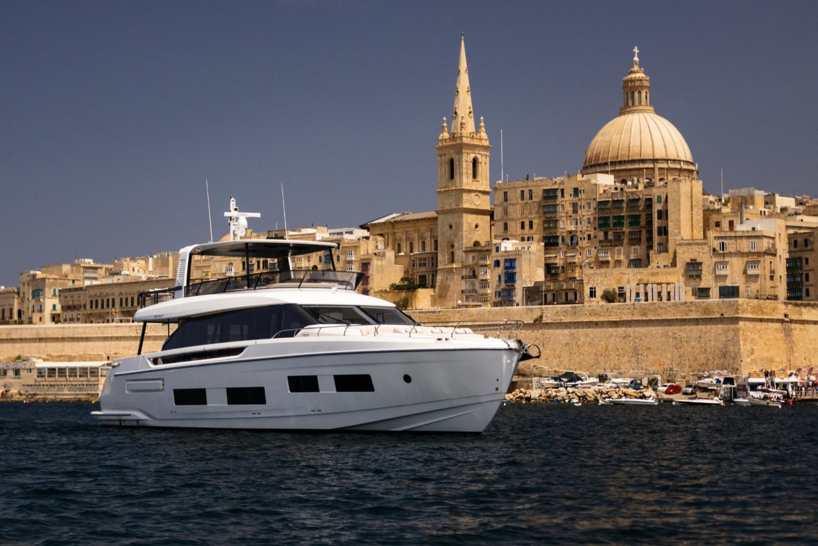 azimut 82 fly