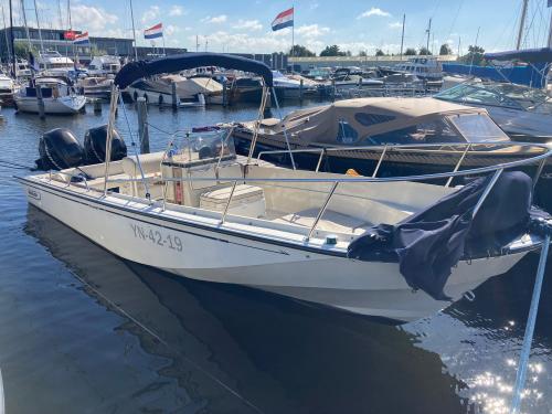 boston whaler 25 outrage