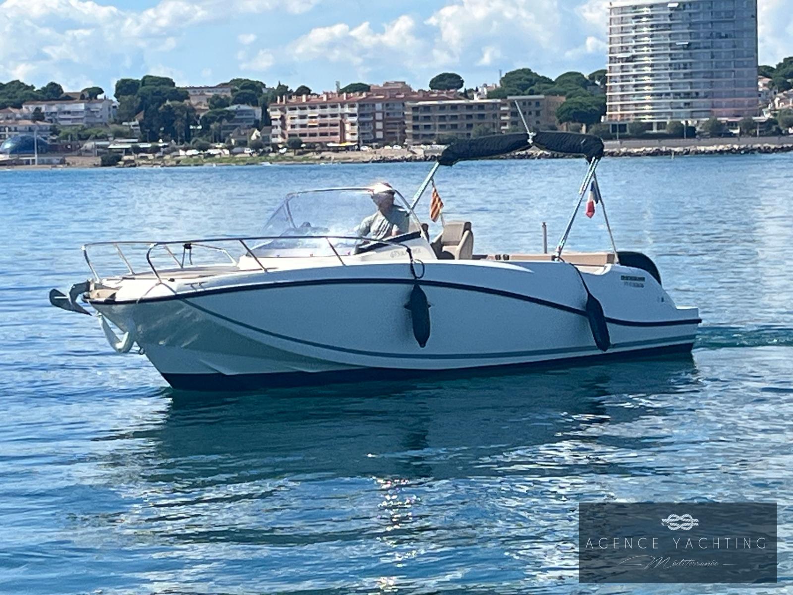 quicksilver Activ 675 sundeck