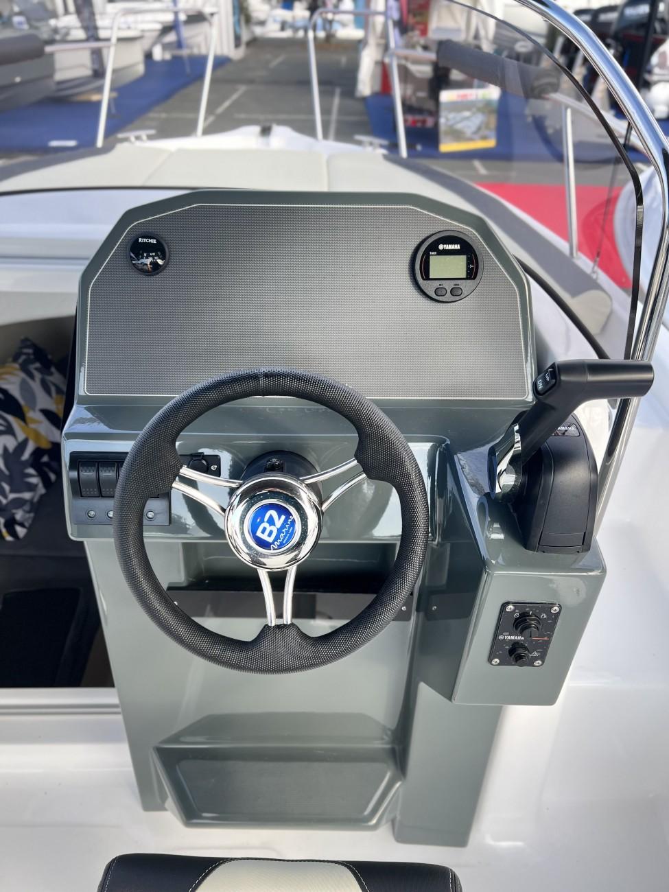 b2 marine Cap ferret 702 sun deck