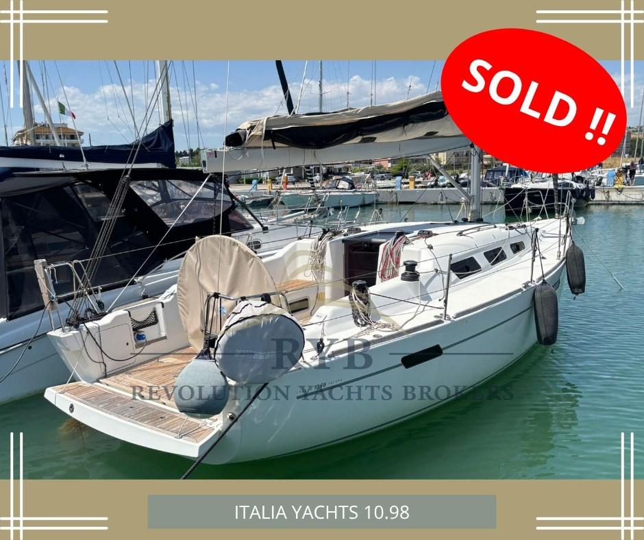italia yachts 10.98