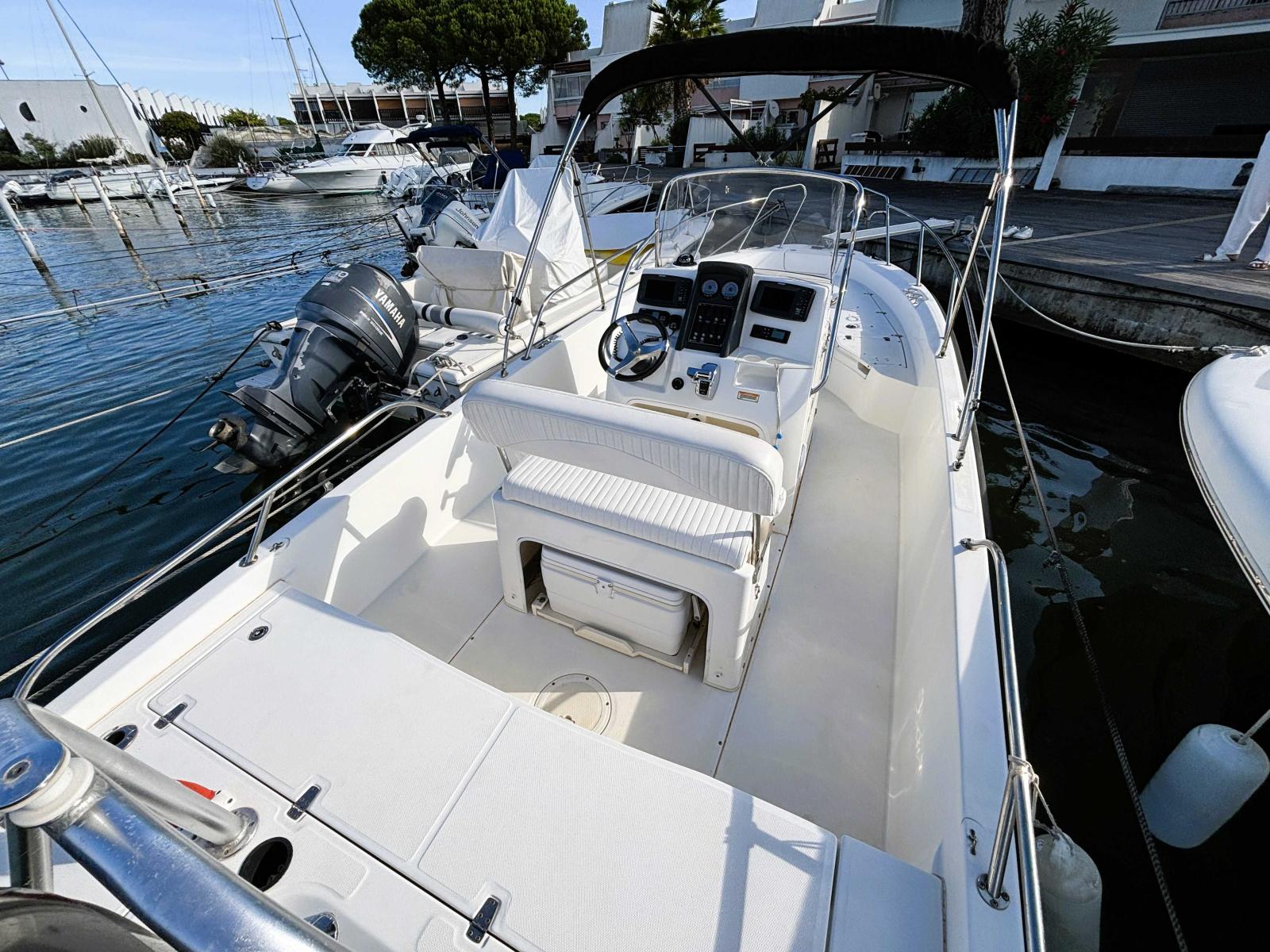 boston whaler 230 dauntless