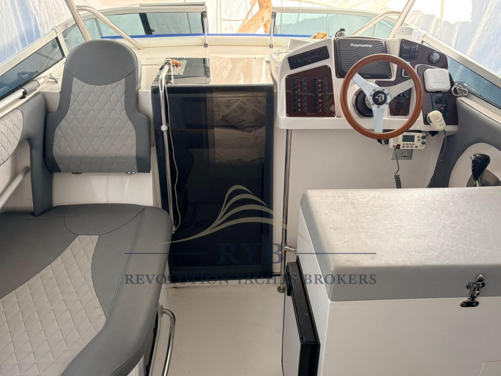 manara 27 cabin