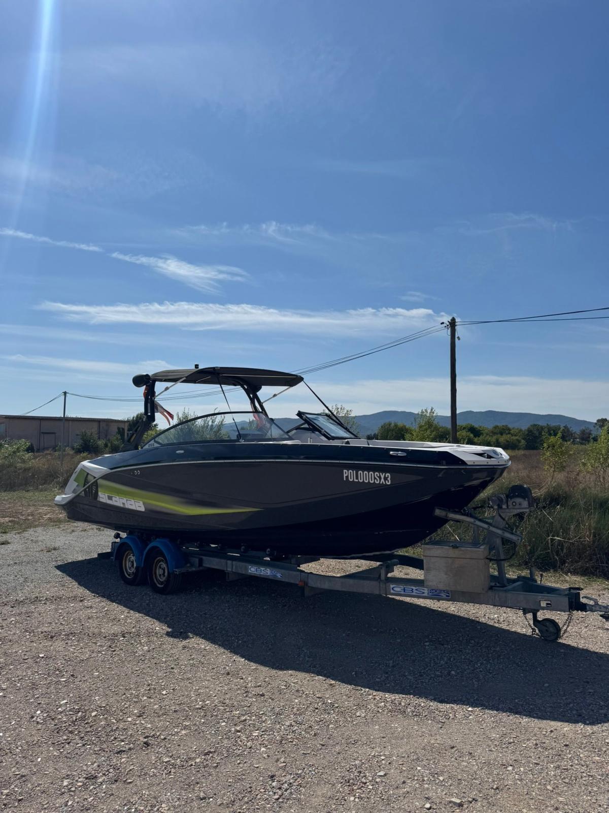scarab Wake 255