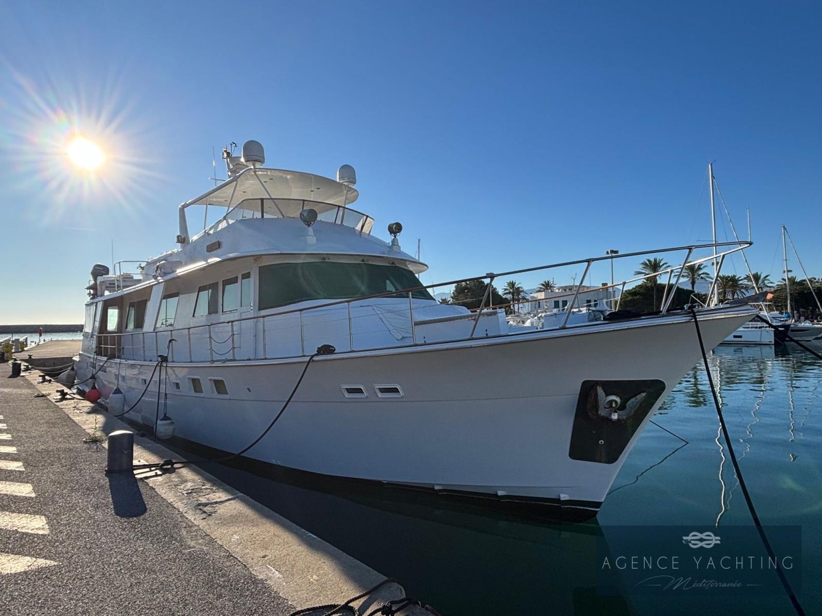 hatteras 85