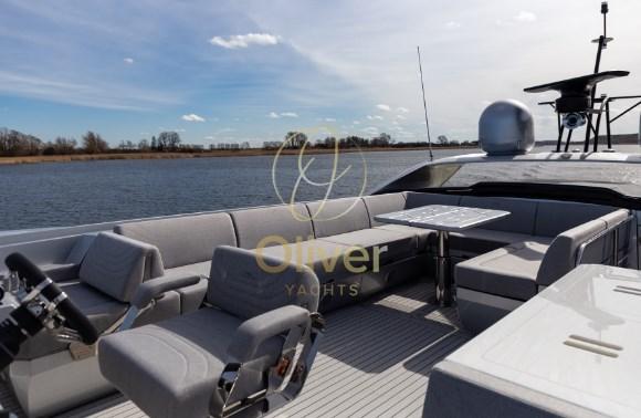 galeon 700 sky