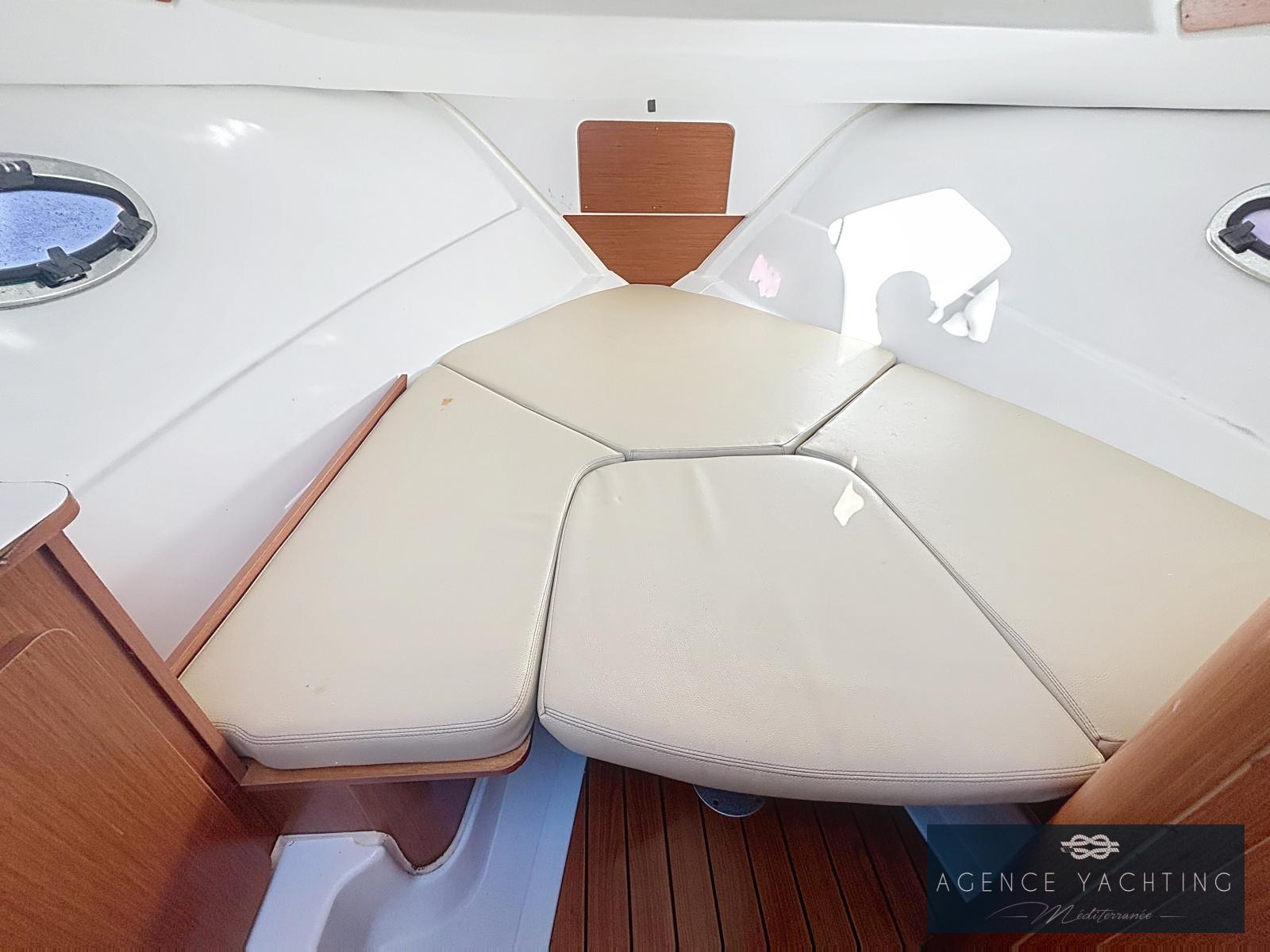 beneteau Flyer 750 sun deck