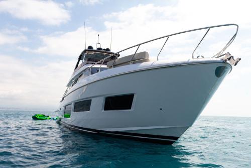 ferretti yachts 670