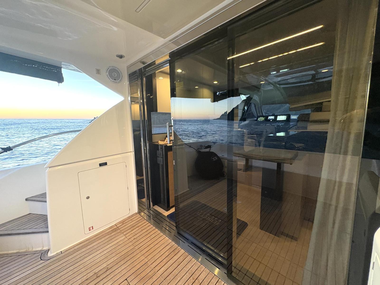 ferretti yachts 550