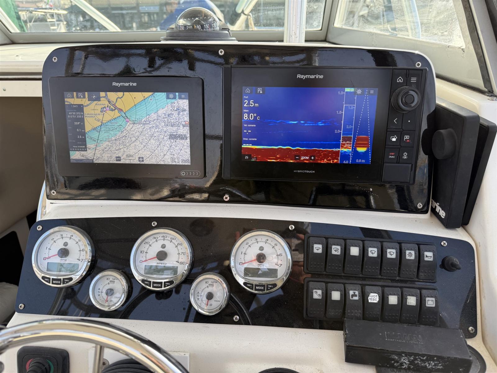 boston whaler Outrage 28