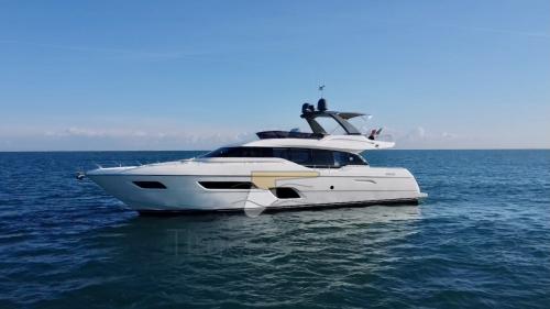 Ferretti yachts 700
