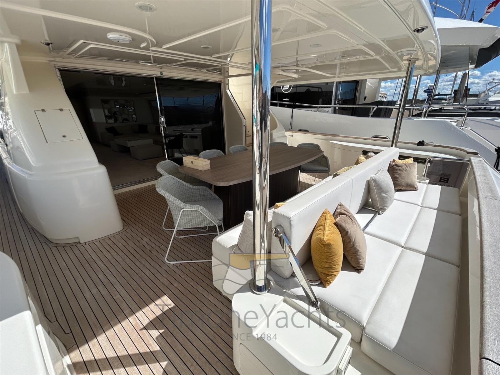 custom line Navetta 28