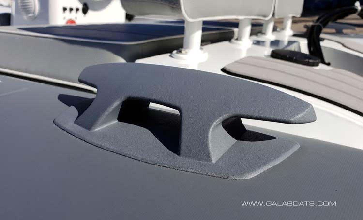 gala boats V330