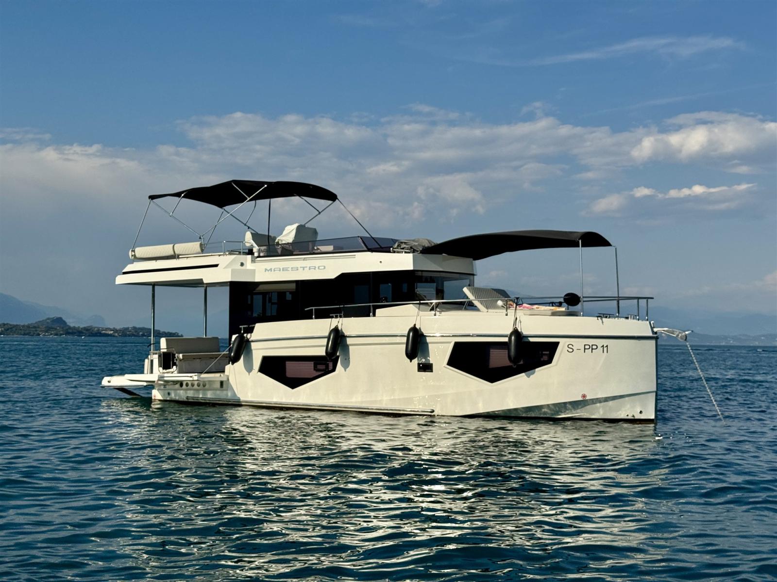 cobra yachts Maestro 42