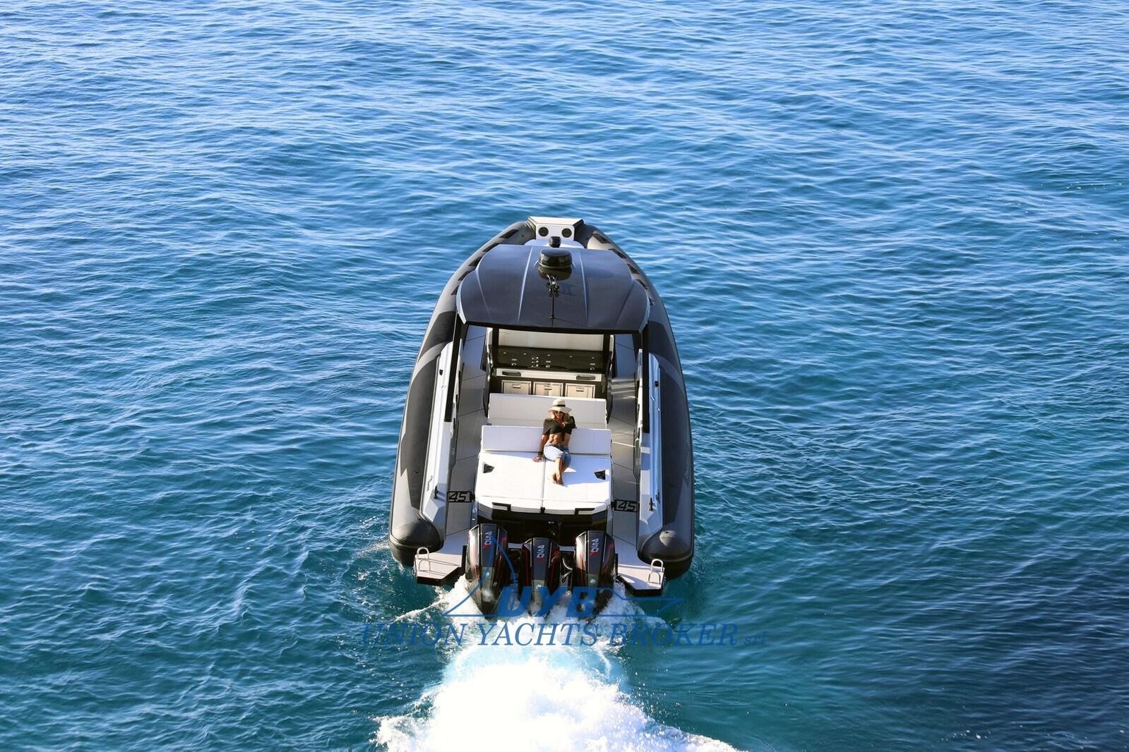 ranieri international Cayman 45 cruiser