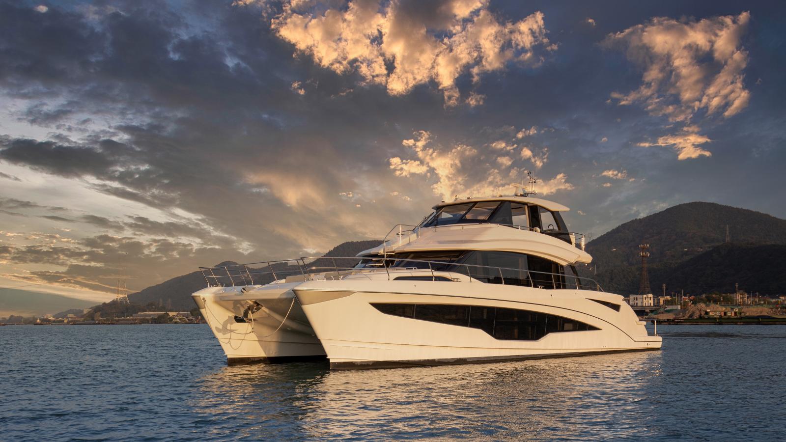 aquila 70 yacht