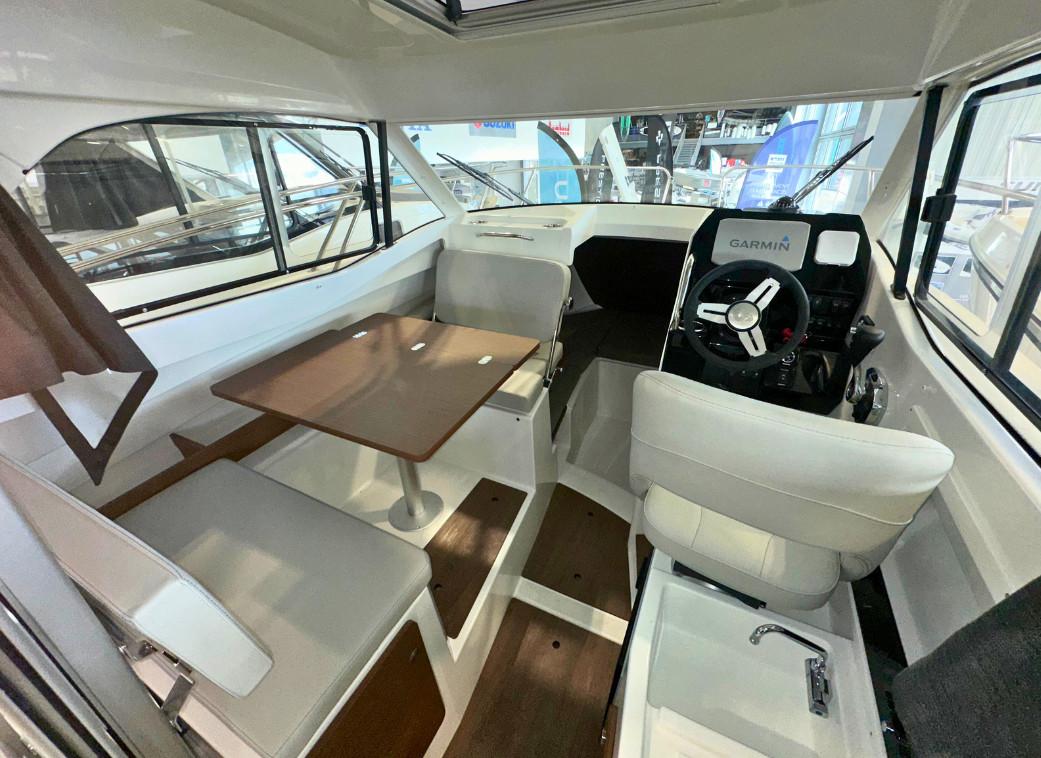 beneteau Antares 7 fishing