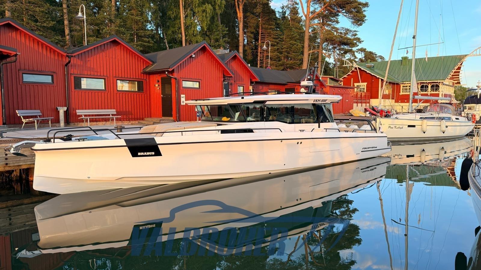 axopar 45 cross cabin