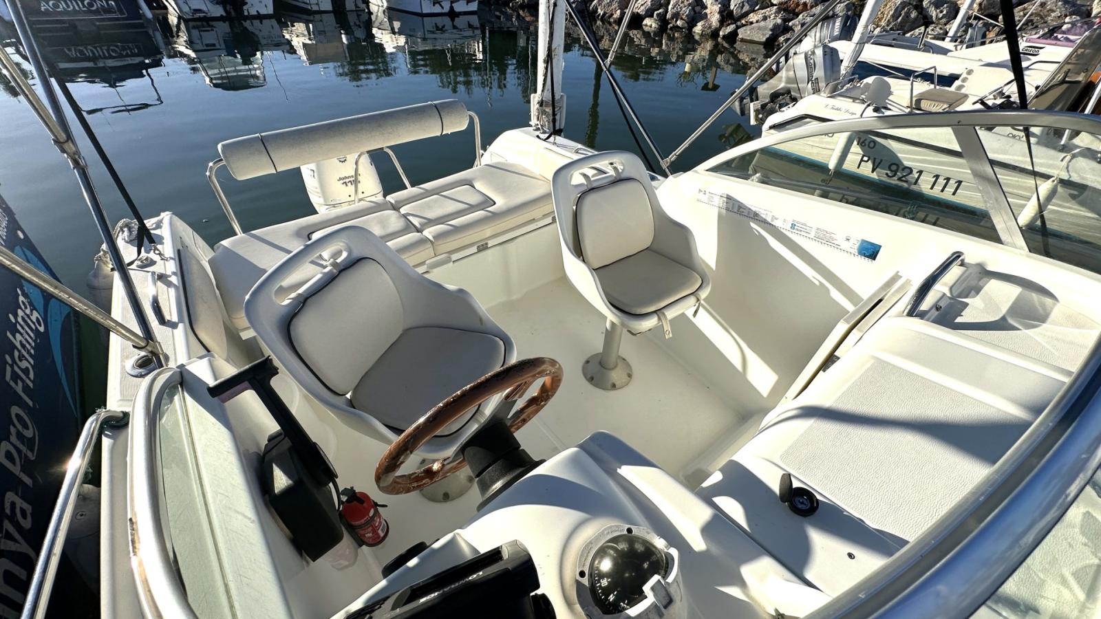 beneteau Flyer 570 cabin