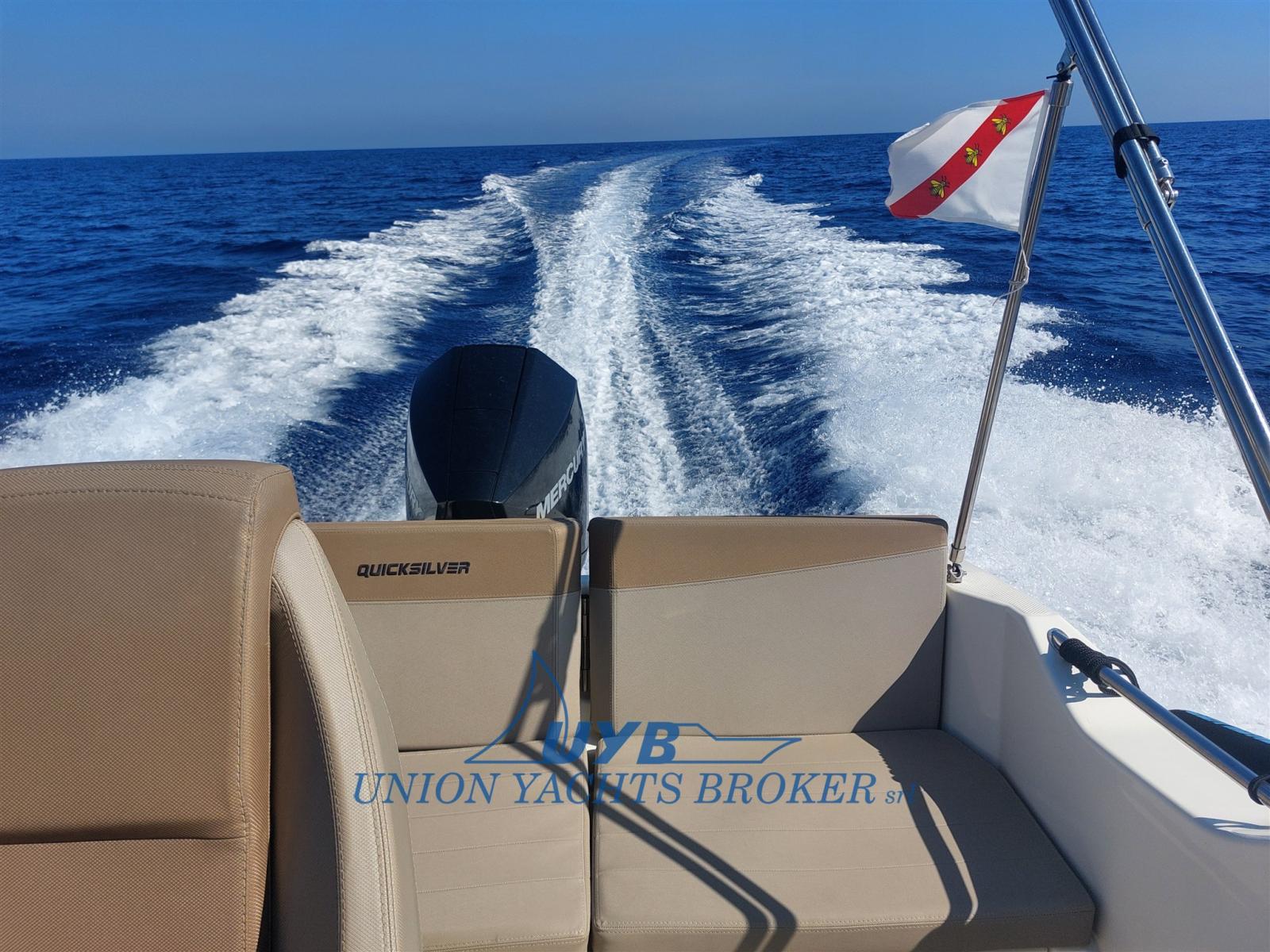 quicksilver Activ 675 sundeck