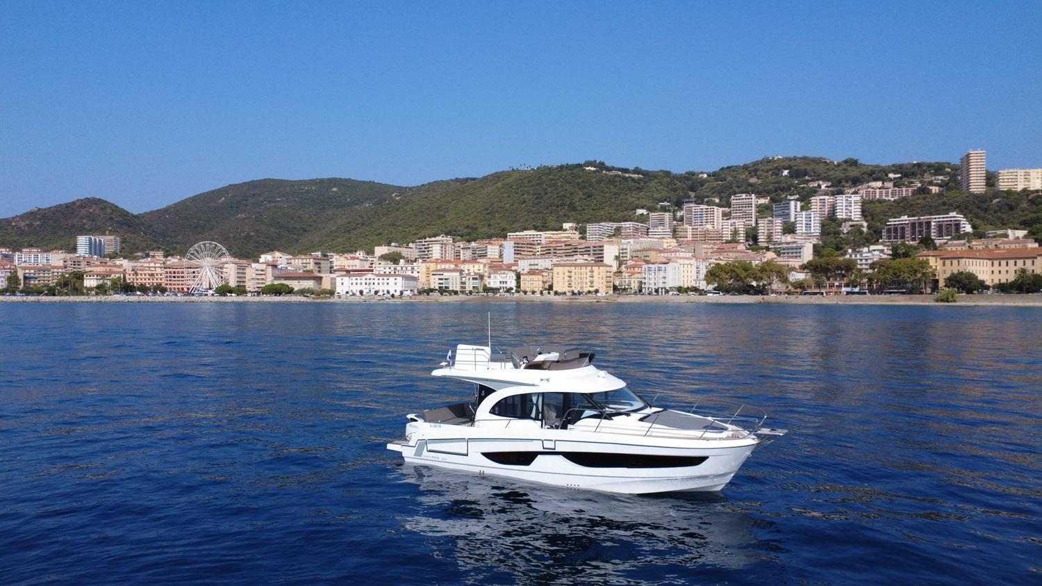 beneteau Antares 11 fly