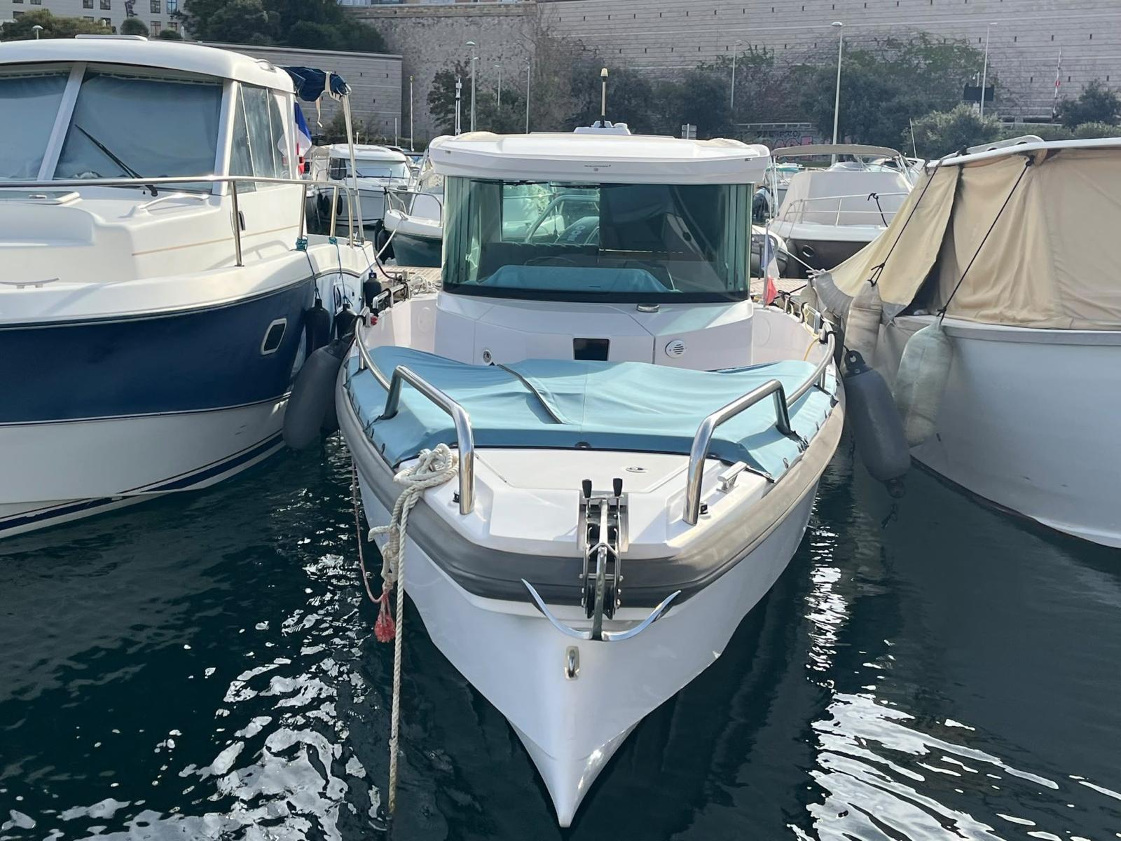 axopar 28 cabin