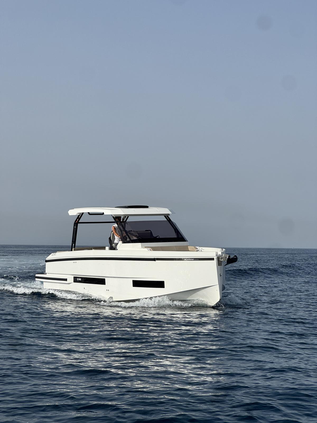 de antonio yachts D32