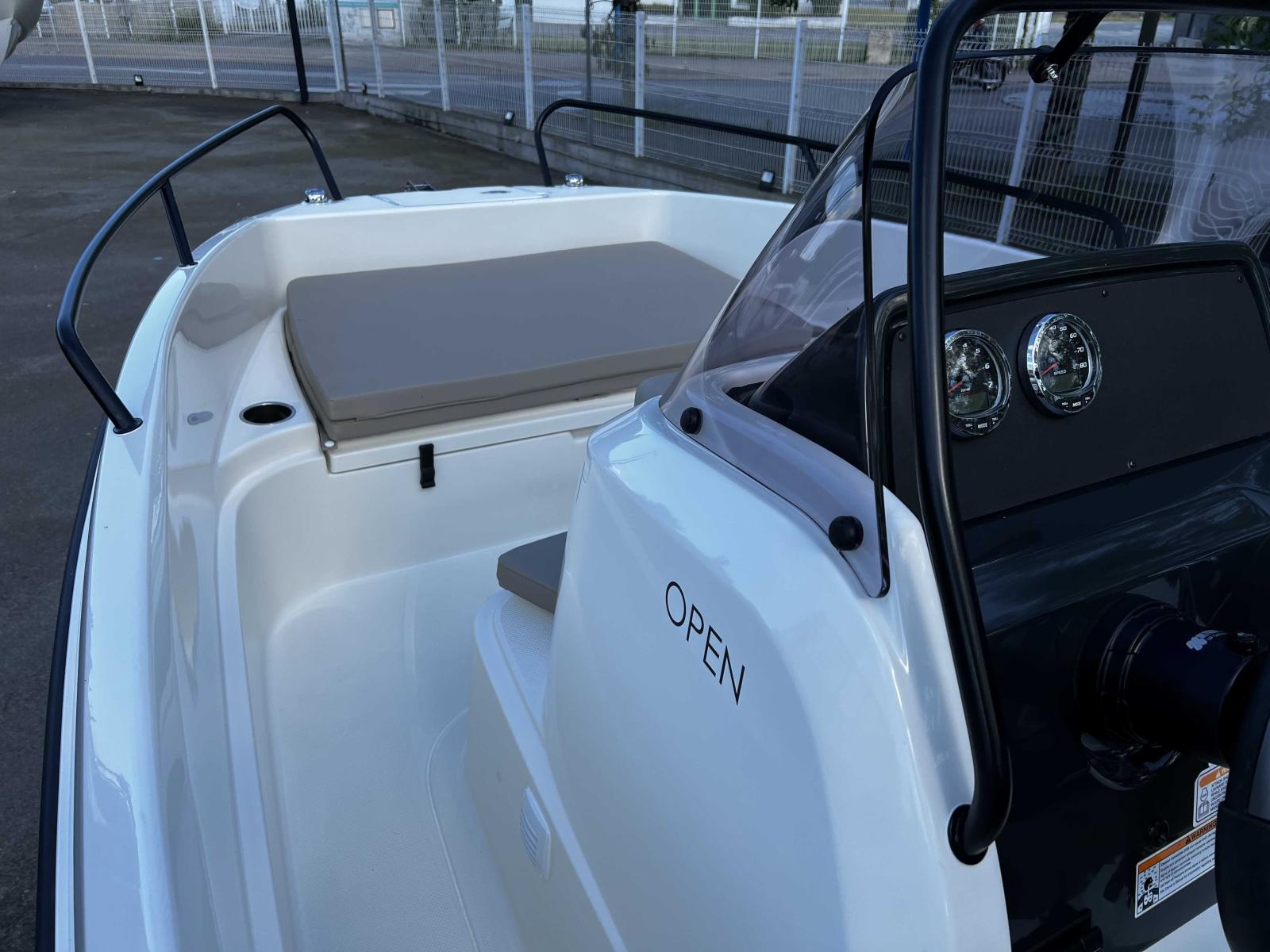 quicksilver Activ 555 open