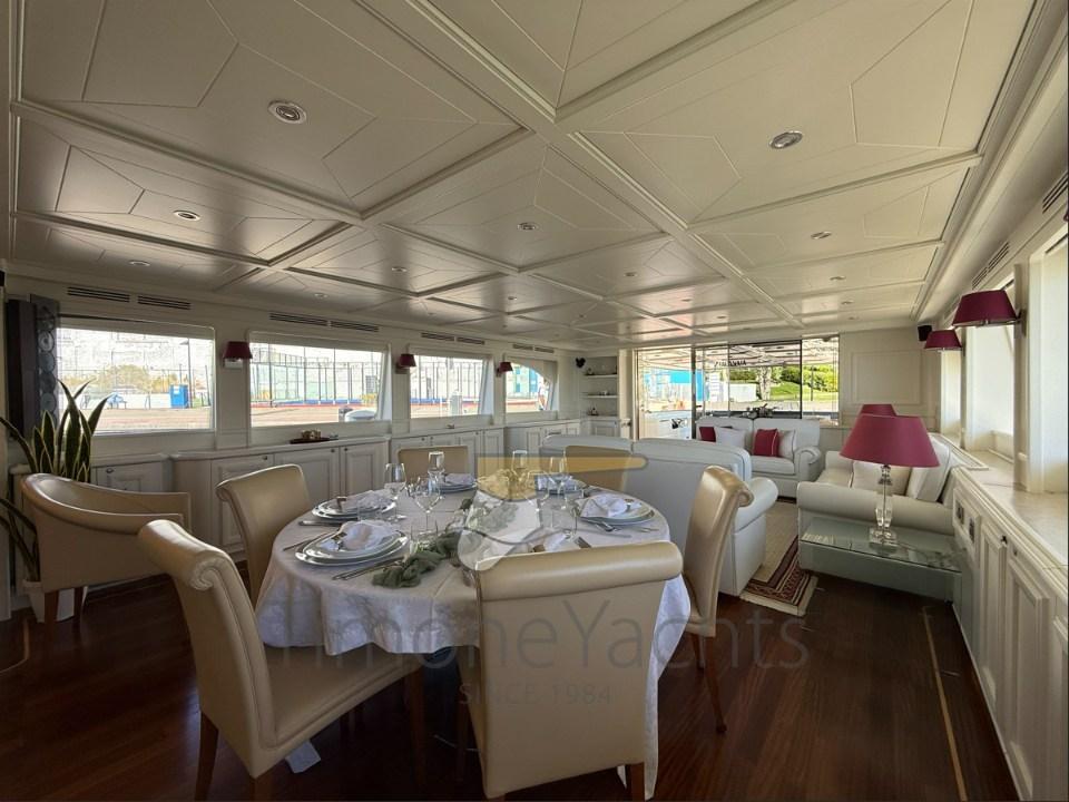 custom line Navetta 30