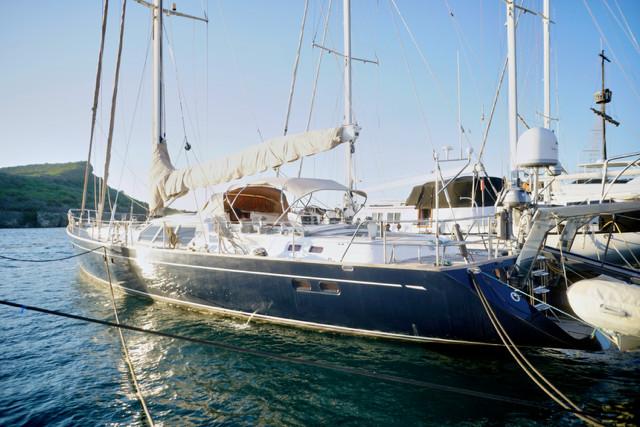 oyster 80 deck saloon