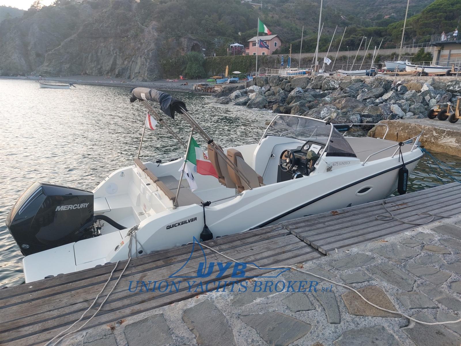 quicksilver Activ 675 sundeck