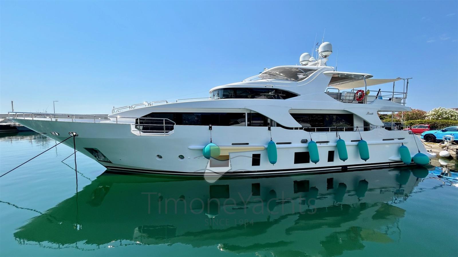 benetti Delfino 93'