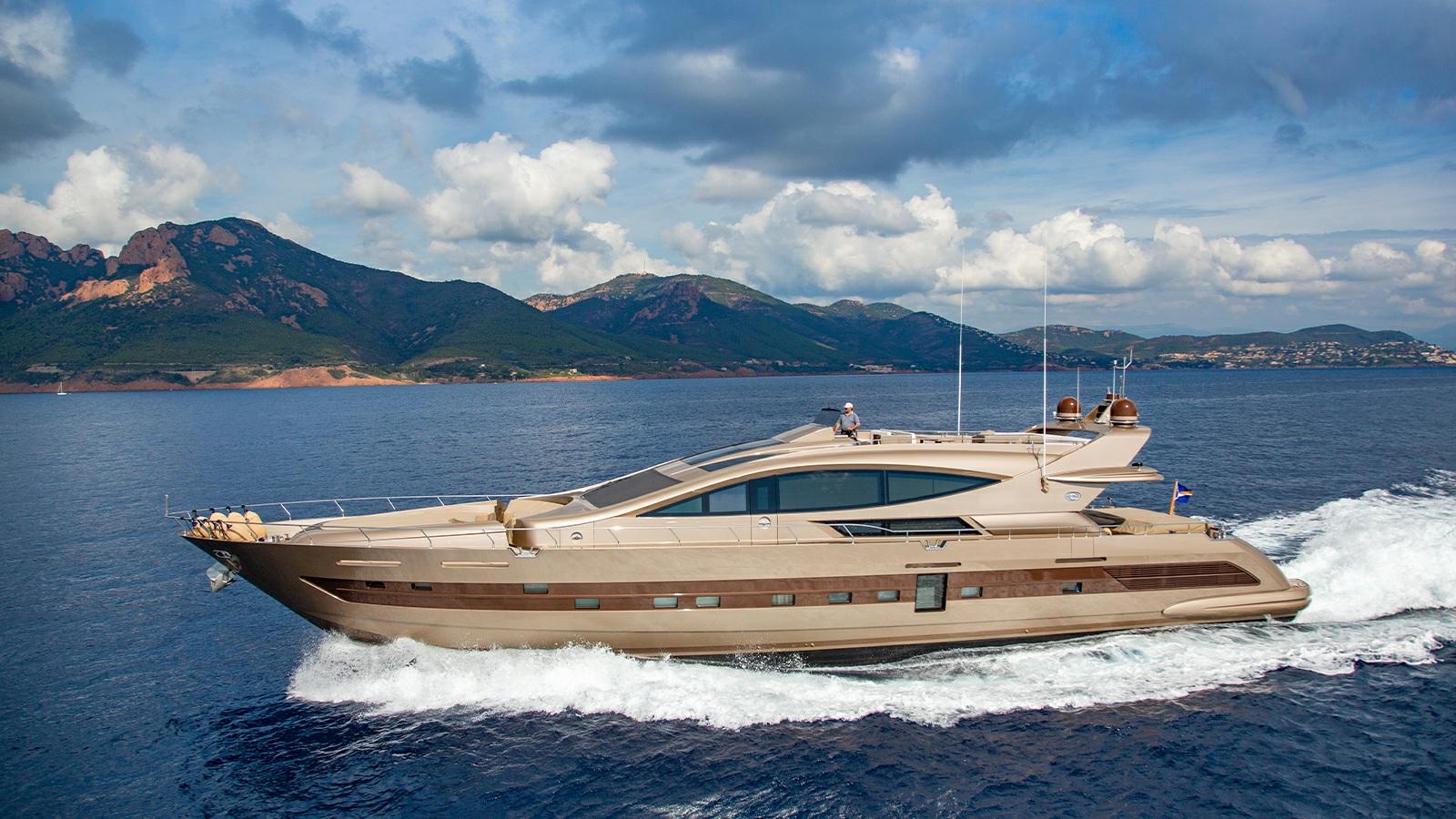 cerri cantieri navali 102 flying sport