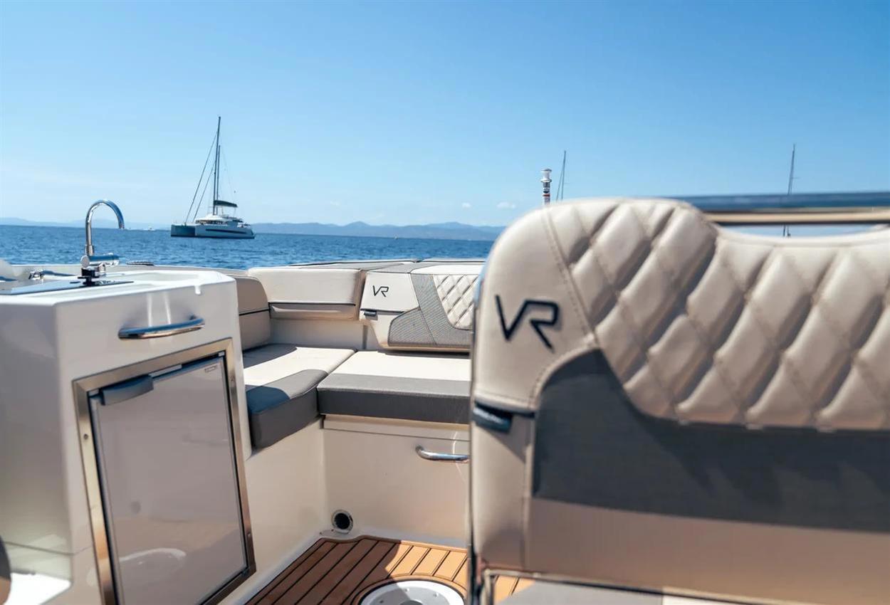 bayliner Vr6 cuddy outboard