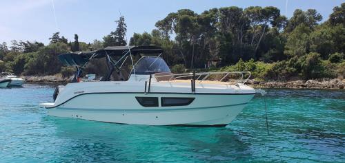 quicksilver Activ 805 sundeck