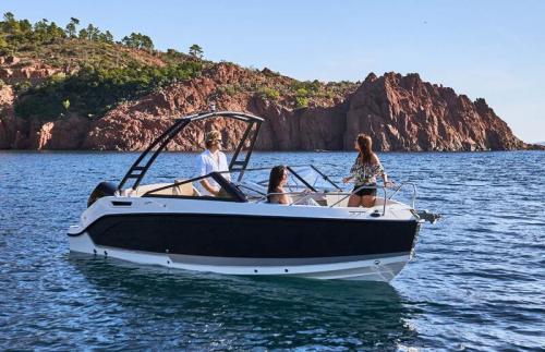 quicksilver Activ 675 bowrider