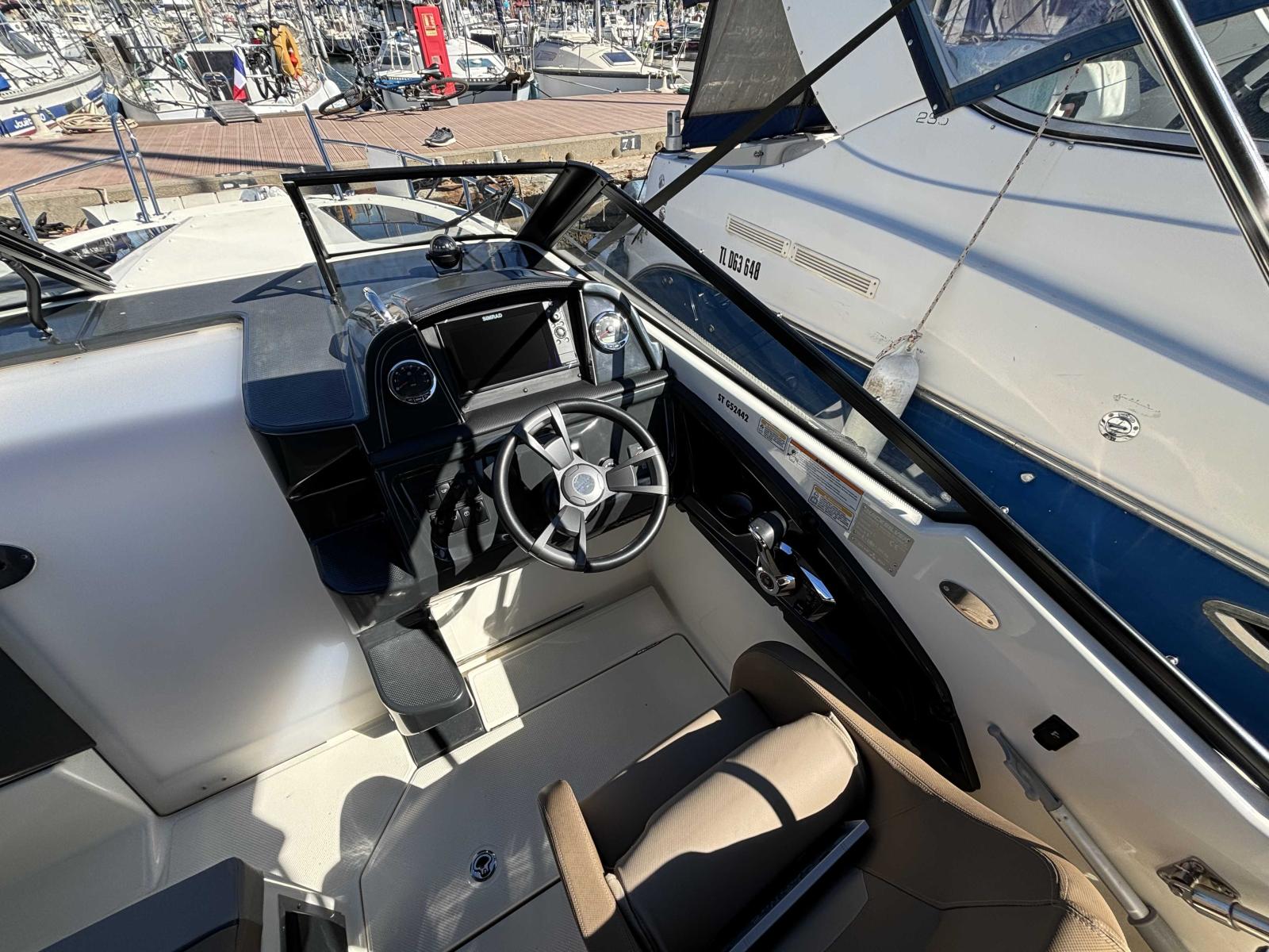 quicksilver Activ 755 cruiser