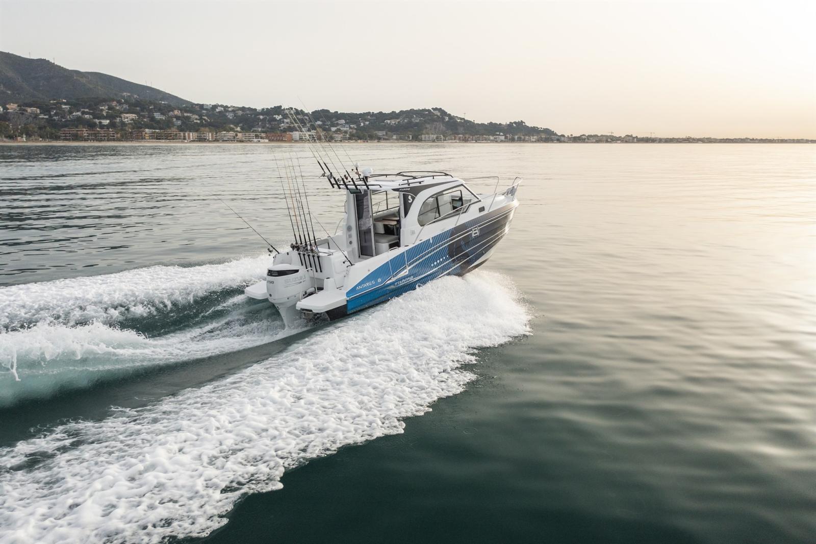 beneteau Antares 8 fishing