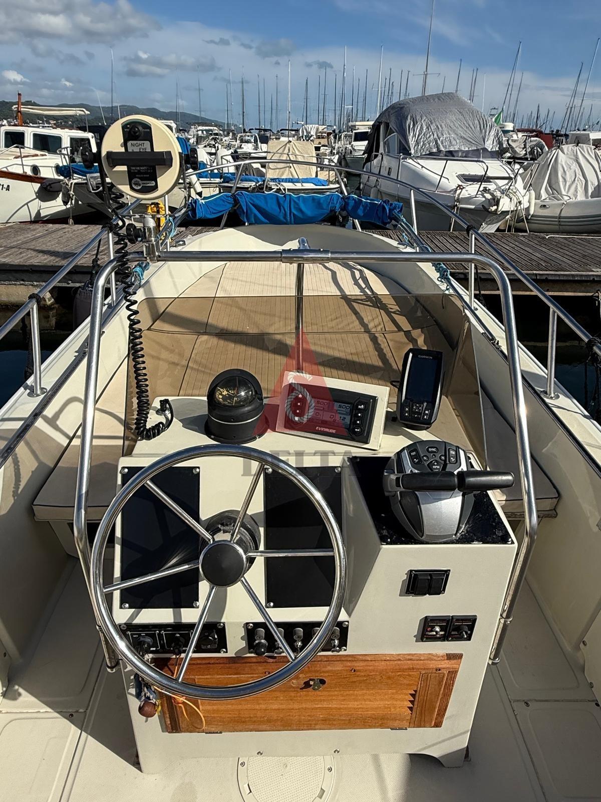boston whaler Outrage 22