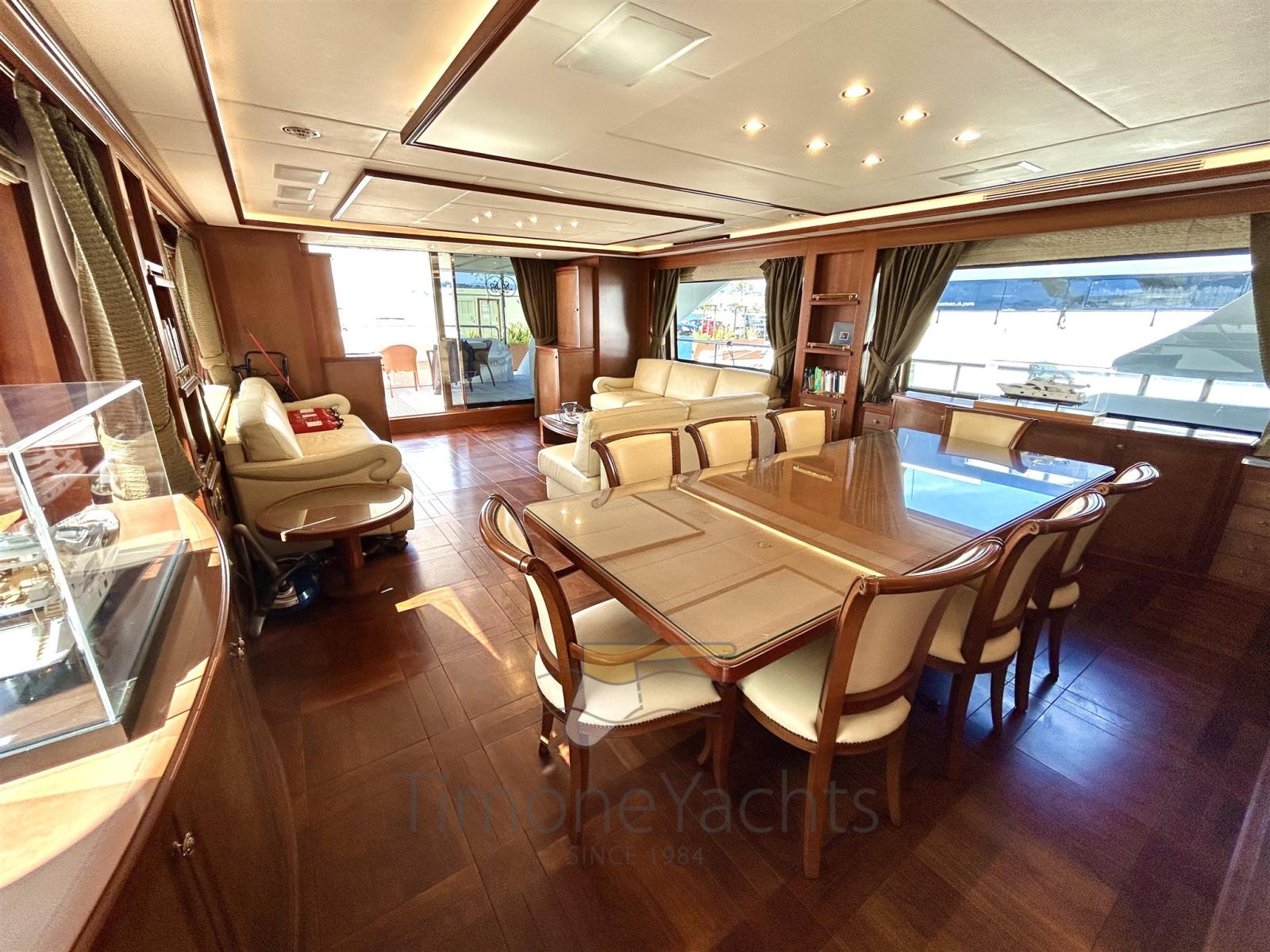 benetti Delfino 93'