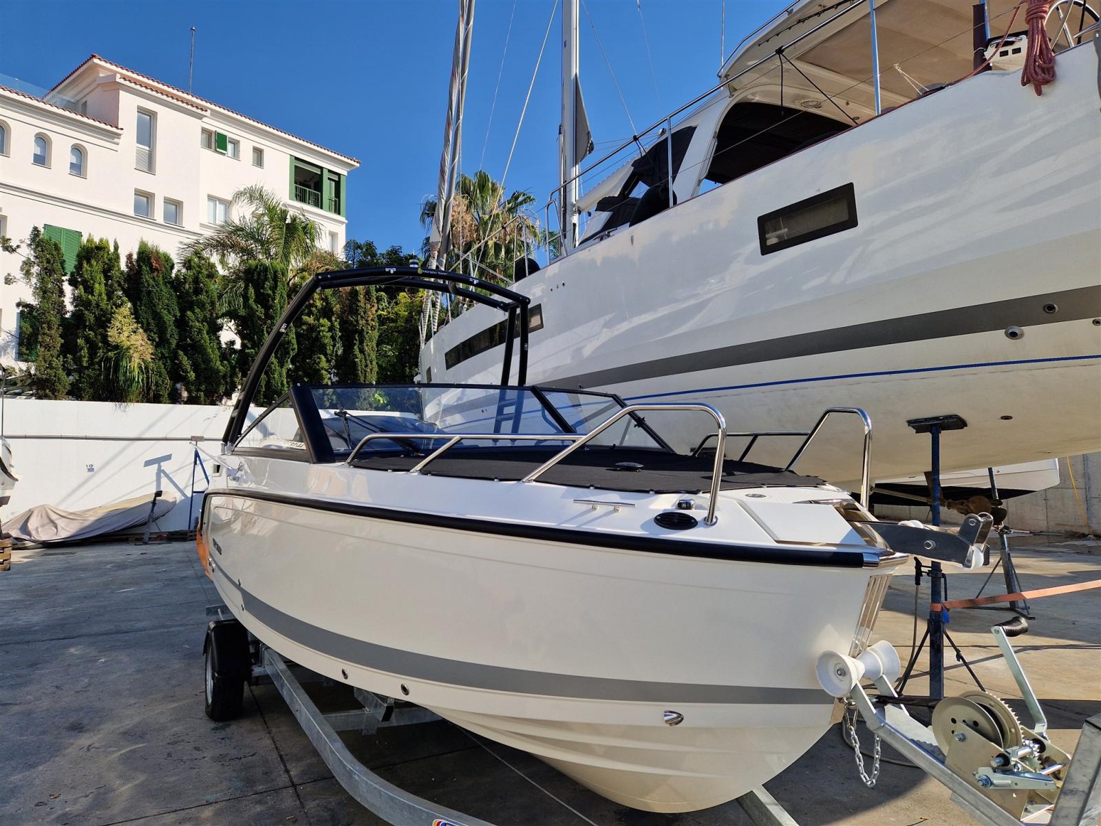 quicksilver Activ 675 bowrider