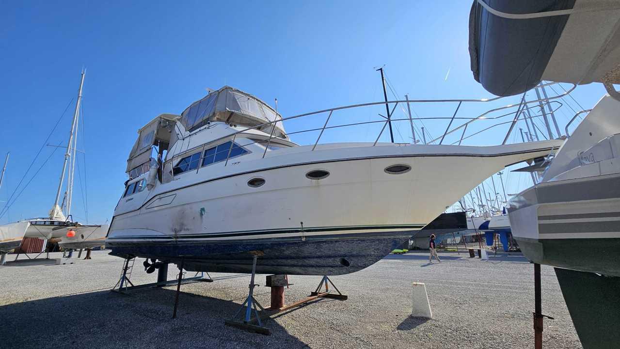 cruisers yachts 3850 aft