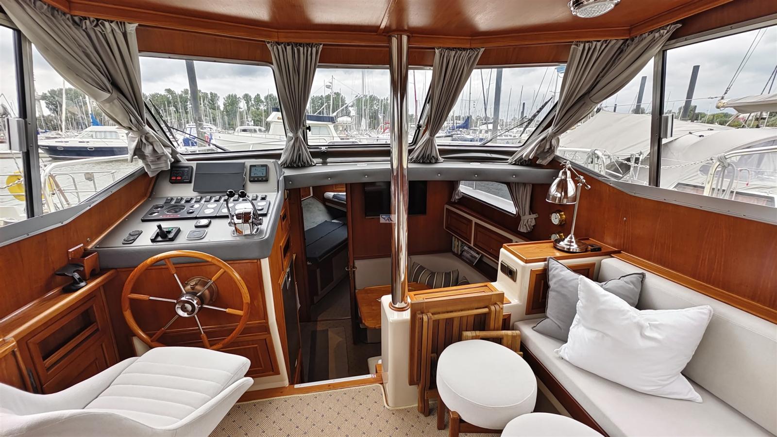 holland boat Atlantic 37 fly