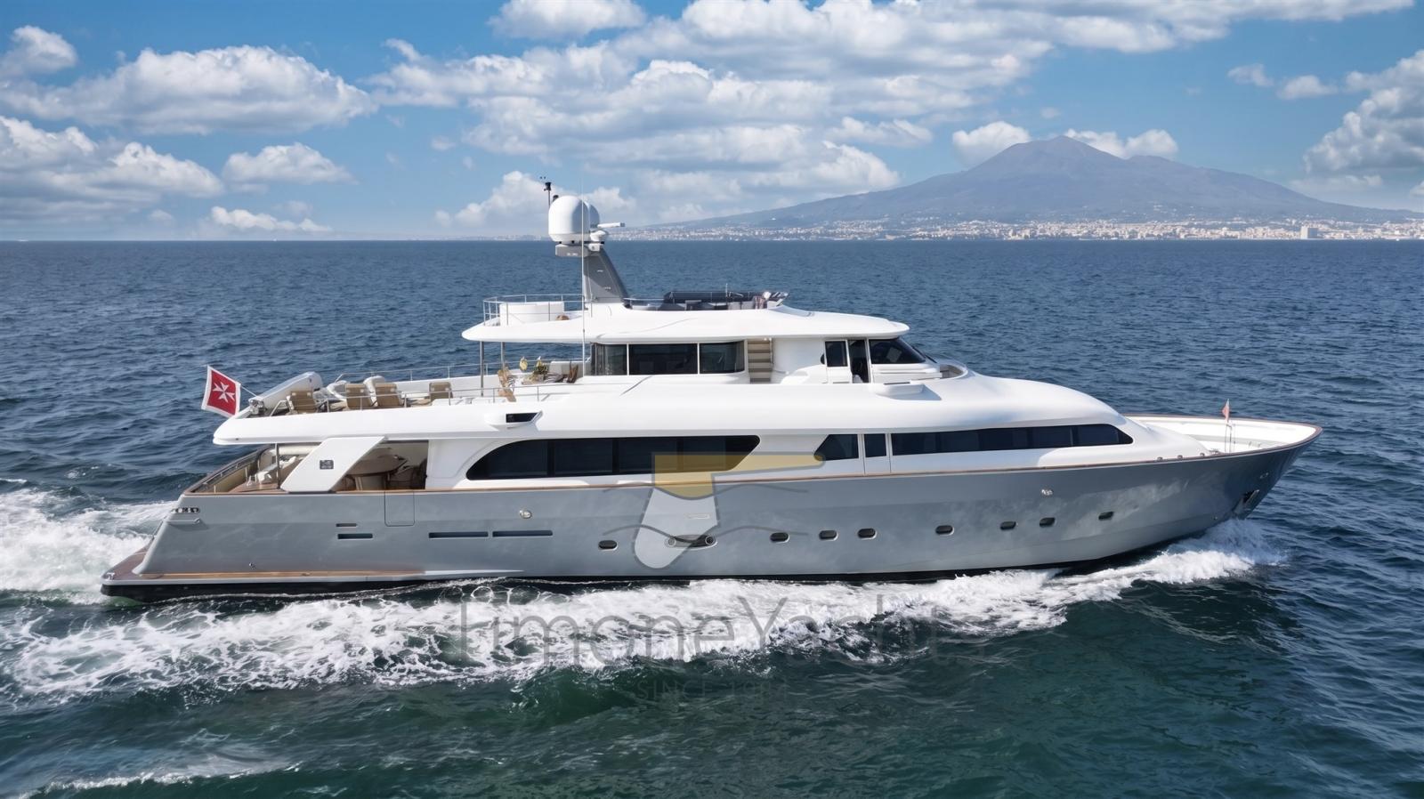 custom line Navetta 30