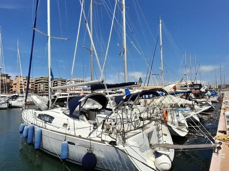beneteau Oceanis 43