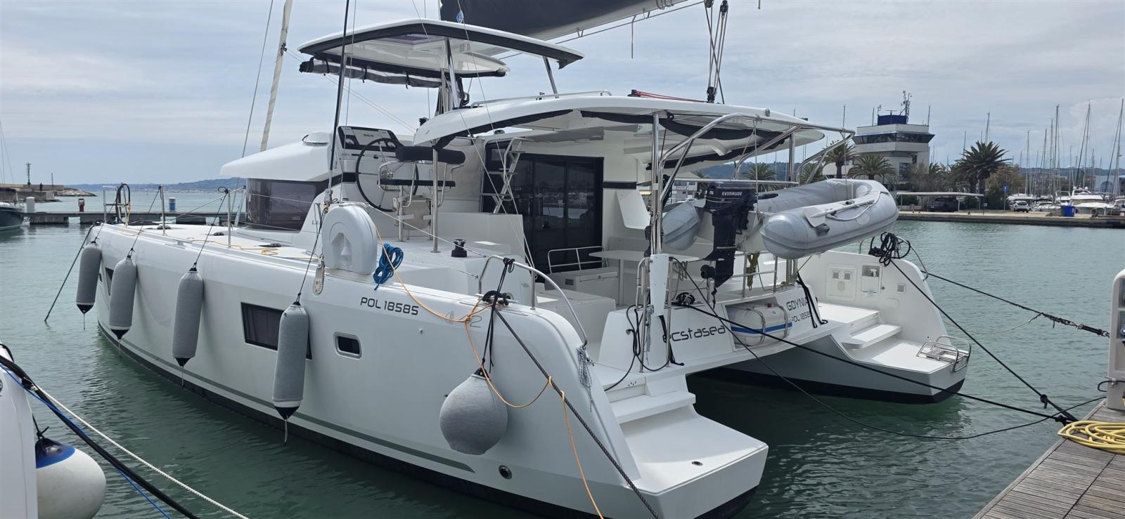 lagoon 42
